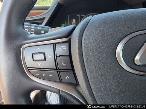 Used 2025 Lexus ES 300h w/ Premium Package FWD image 27