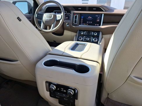 Used 2021 GMC Yukon Denali w/ Denali Premium Package image 33