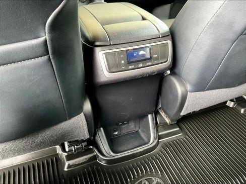 Used 2018 Toyota Highlander Limited AWD/4WD image 10