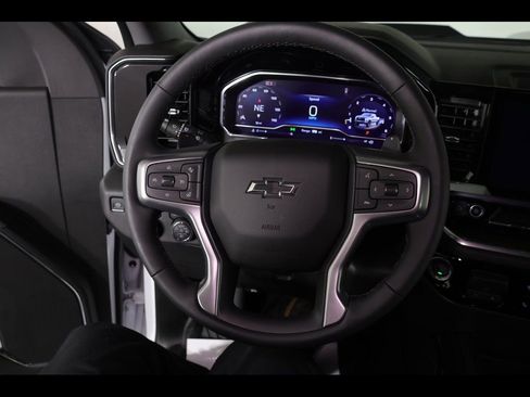 Used 2025 Chevrolet Silverado 1500 LT Trail Boss w/ Dark Appearance Package AWD/4WD image 9