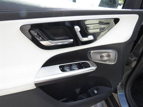 Used 2026 Mercedes-Benz GLC 300 4MATIC image 9