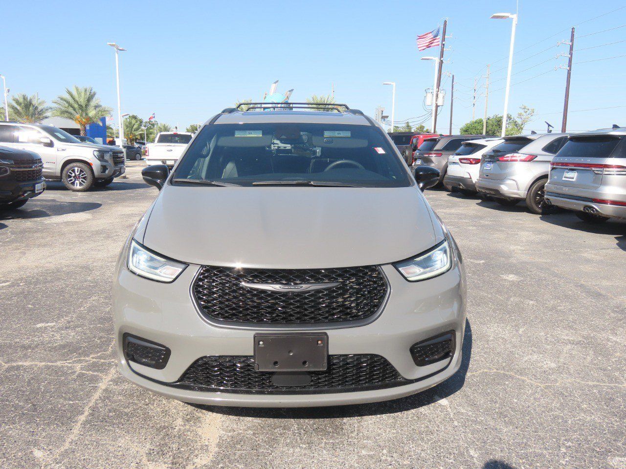 Used 2025 Chrysler Pacifica Limited FWD image 5