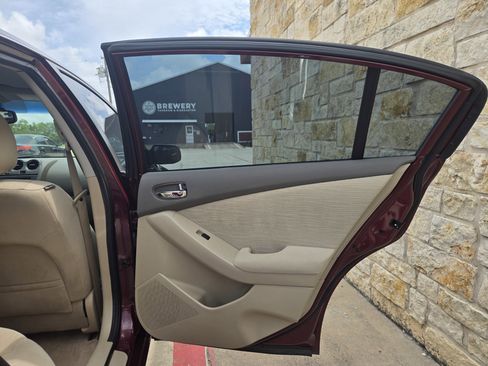 Used 2012 Nissan Altima 2.5 S w/ 20th Anniversary Pkg FWD image 10