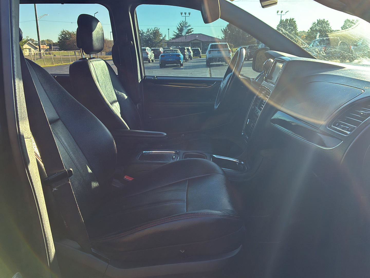 Used 2018 Dodge Grand Caravan GT FWD image 12
