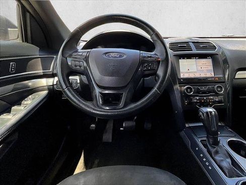 Used 2018 Ford Explorer XLT w/ Equipment Group 202A FWD image 7