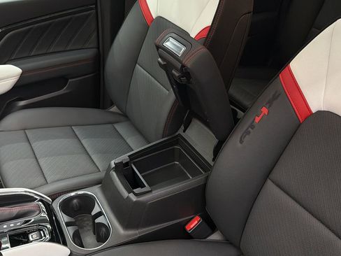 Used 2024 GMC Canyon AT4X image 28