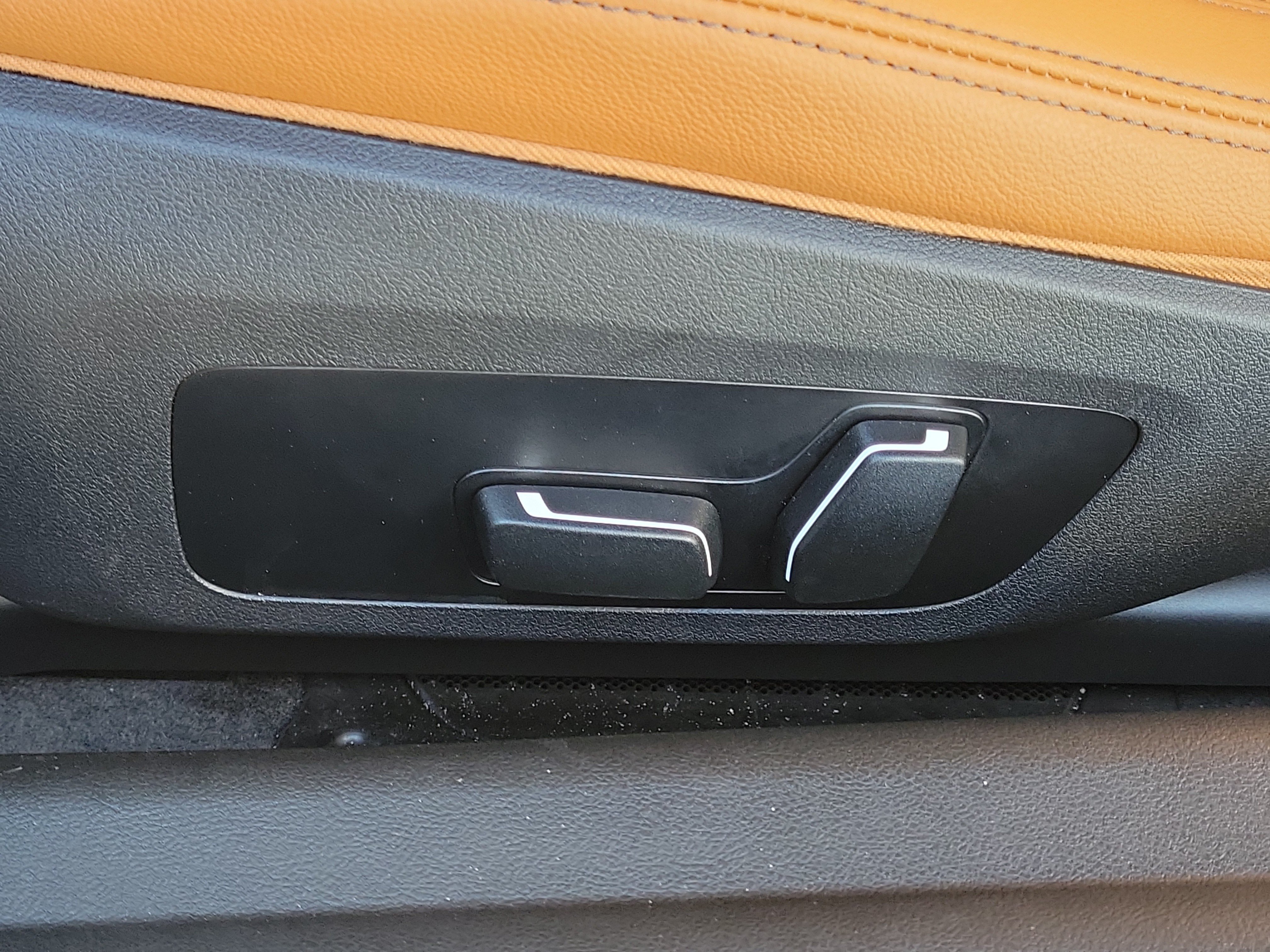 Used 2024 BMW 230i Coupe w/ Premium Package RWD image 16