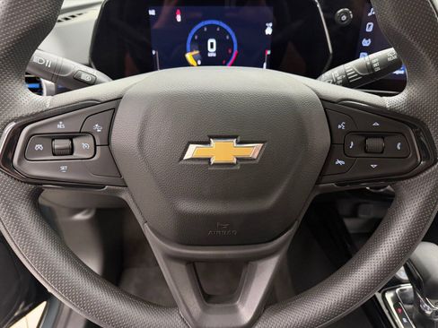 Used 2025 Chevrolet Trax LT FWD image 9