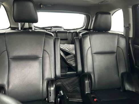 Used 2017 Toyota Highlander Limited Platinum w/ Carpet Mat Package image 18