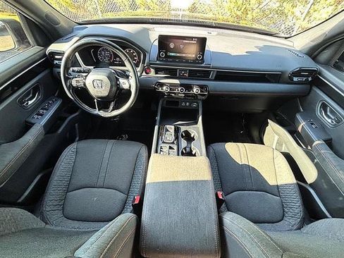 Used 2025 Honda Pilot Sport image 10
