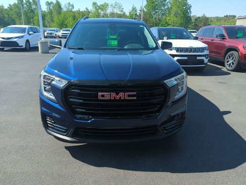 Used 2023 GMC Terrain SLE w/ Driver Convenience Package AWD/4WD image 3