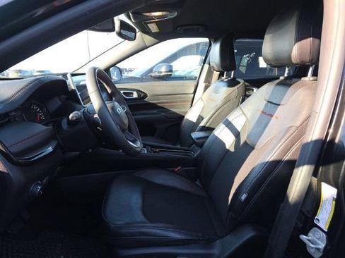 Used 2024 Jeep Compass Trailhawk image 7