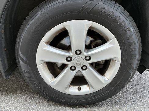 Used 2013 Toyota RAV4 XLE image 16