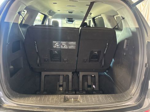 Used 2024 Kia Carnival EX image 10
