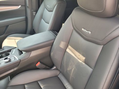 New 2026 Cadillac XT5 Luxury w/ LPO, ONYX Package FWD image 9