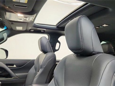 Used 2024 Lexus LX 600 4WD w/ Luxury Package image 36