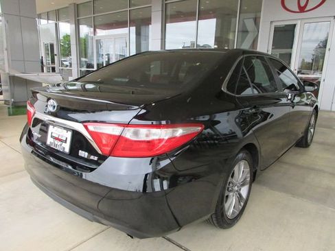 Used 2015 Toyota Camry SE FWD image 11
