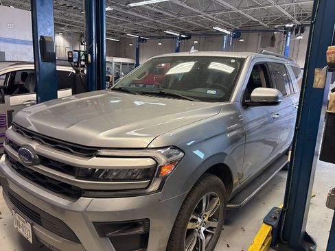 Used 2022 Ford Expedition XLT image 5
