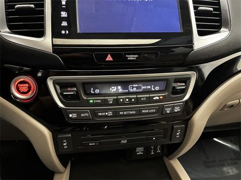 Used 2018 Honda Pilot Touring image 19