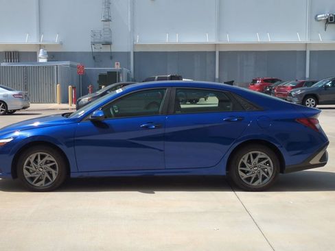 Used 2024 Hyundai Elantra SEL FWD image 9