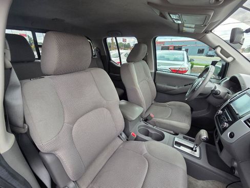 Used 2014 Nissan Frontier SV RWD image 19