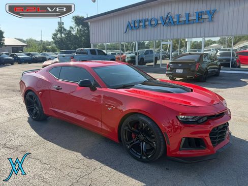 Used 2019 Chevrolet Camaro SS RWD image 1