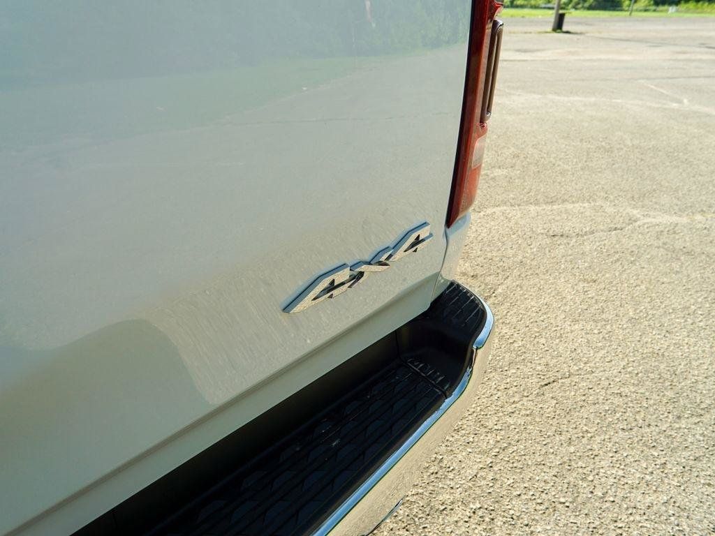 Used 2024 RAM 1500 Laramie AWD/4WD image 12