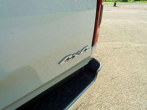 Used 2024 RAM 1500 Laramie AWD/4WD image 12