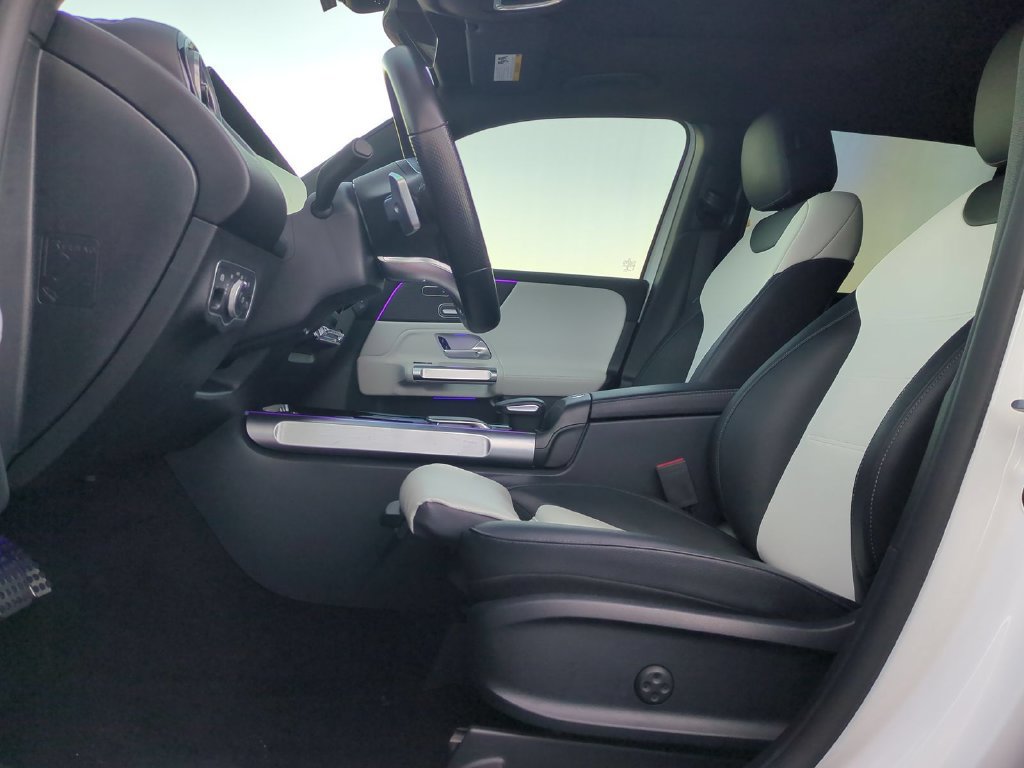Used 2023 Mercedes-Benz GLB 250 4MATIC image 22