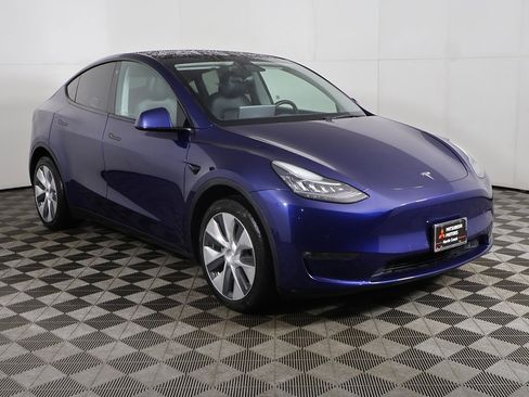 Used 2022 Tesla Model Y Long Range image 53