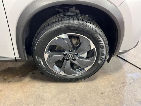 Used 2025 Nissan Rogue SV image 31