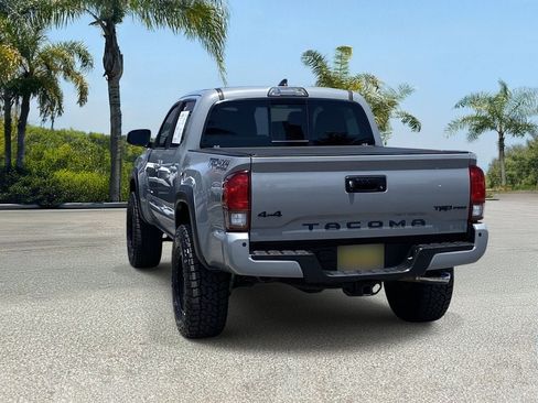 Used 2019 Toyota Tacoma TRD Off-Road AWD/4WD image 4