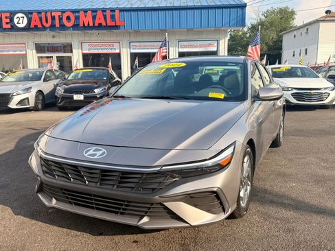 Used 2024 Hyundai Elantra SEL FWD image 1