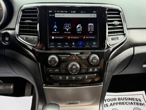 Used 2022 Jeep Grand Cherokee Laredo X image 12