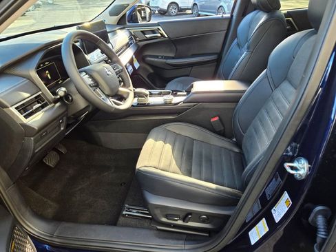 New 2025 Mitsubishi Outlander SE image 15
