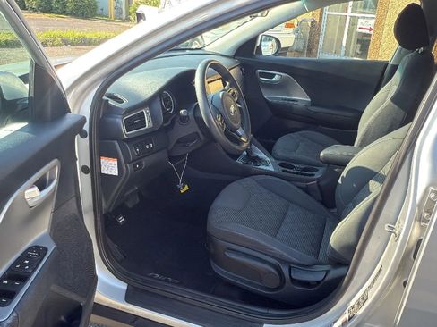 Used 2019 Kia Niro LX image 23