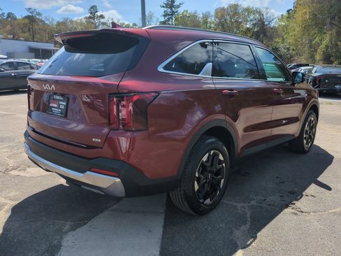 Used 2024 Kia Sorento S image 5