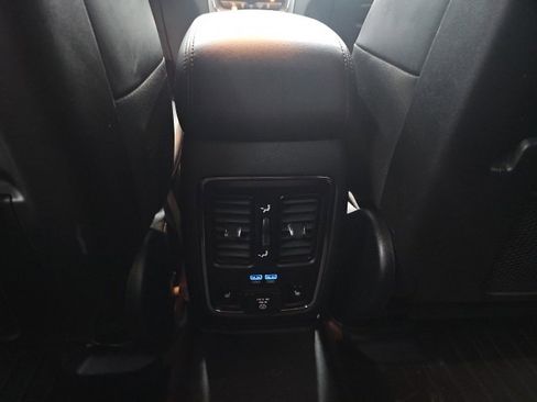 Used 2018 Jeep Grand Cherokee Limited image 32