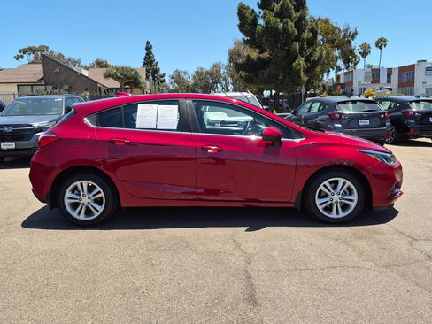 Used 2018 Chevrolet Cruze LT FWD image 5