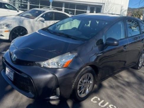 Used 2015 Toyota Prius V Three image 3