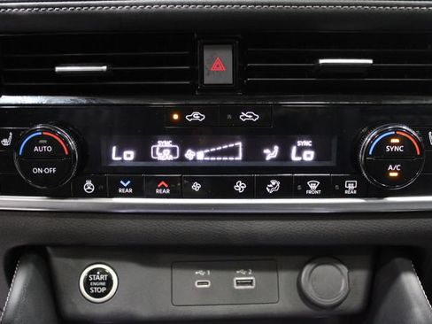 Used 2023 Nissan Rogue Platinum AWD/4WD image 35