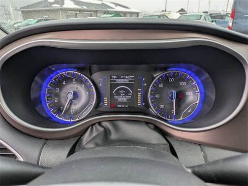 Used 2023 Chrysler Voyager LX image 11