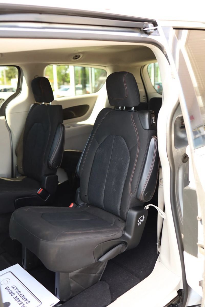 Used 2020 Chrysler Pacifica Touring w/ Advanced Safetytec Group FWD image 28