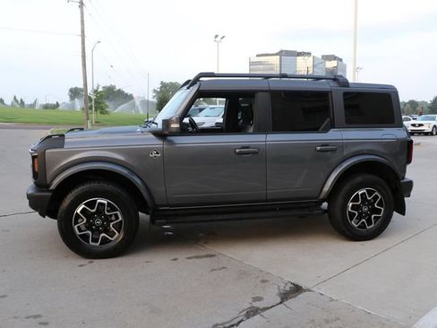 Used 2023 Ford Bronco Outer Banks AWD/4WD image 4