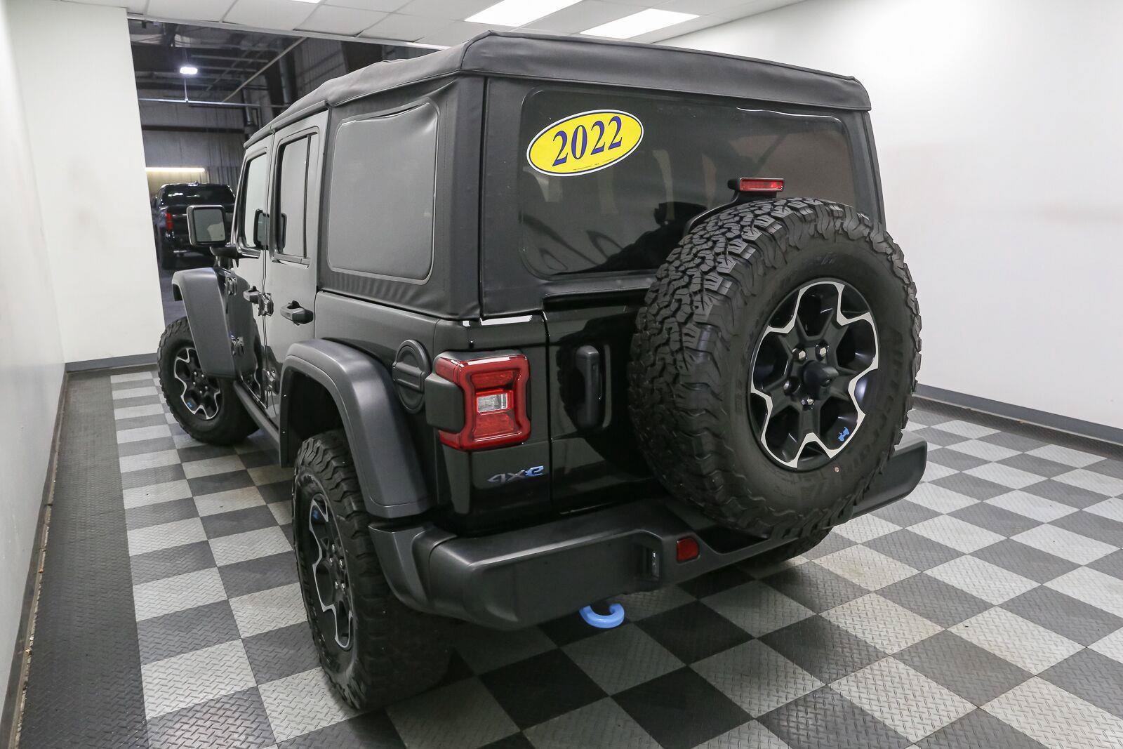 Used 2022 Jeep Wrangler Unlimited Rubicon 4xe w/ Cold Weather Group AWD/4WD image 11