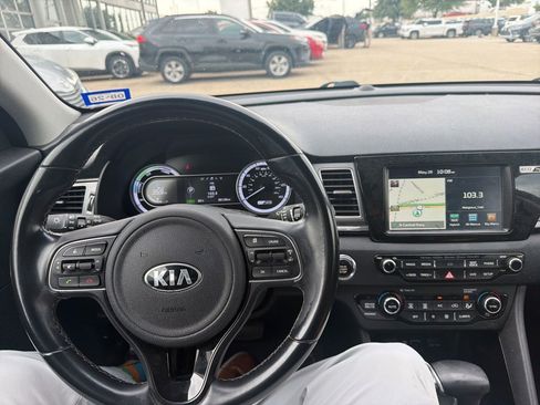 Used 2018 Kia Niro EX w/ EX Touring Graphite Edition FWD image 7