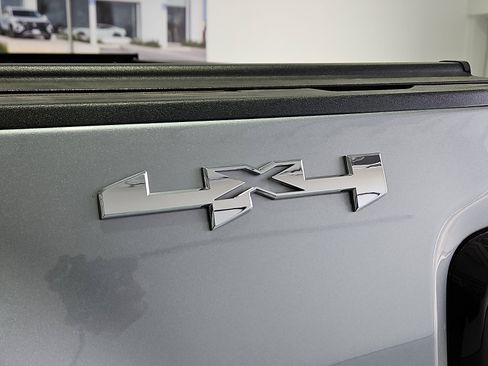 Used 2025 GMC Sierra 2500 SLE image 6