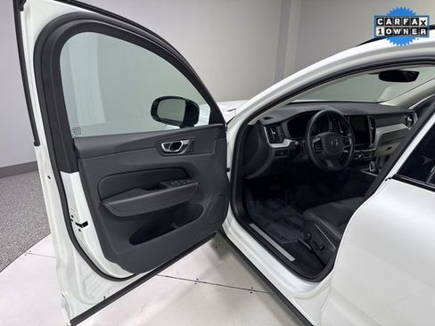 Used 2025 Volvo XC60 B5 Plus image 8