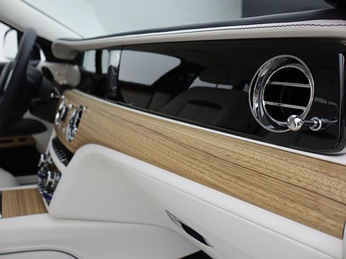 Used 2025 Rolls-Royce Ghost AWD/4WD image 35