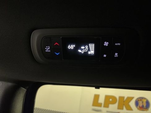 New 2026 Chrysler Pacifica Select AWD/4WD image 39